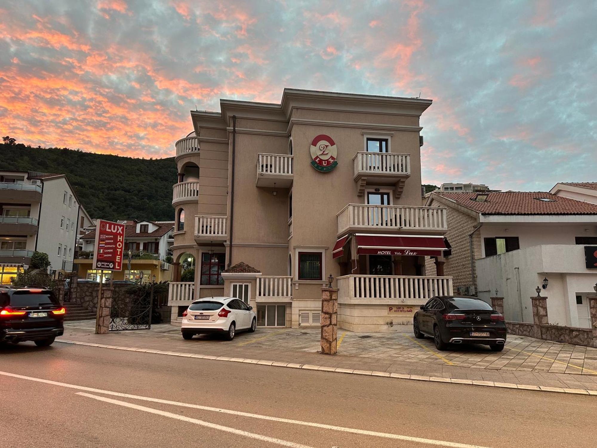 בודווה Beatrix Lux Hotel מראה חיצוני תמונה