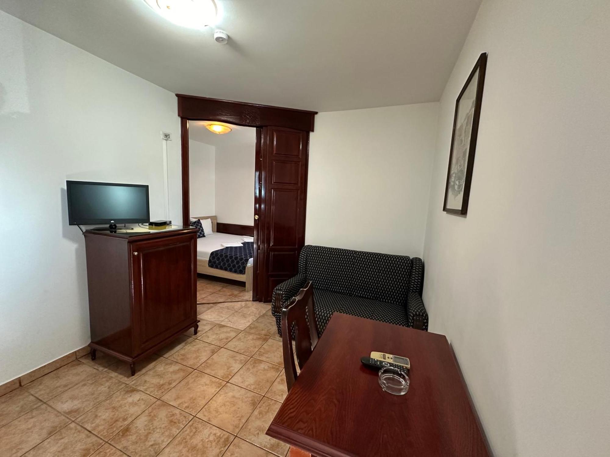 בודווה Beatrix Lux Hotel מראה חיצוני תמונה